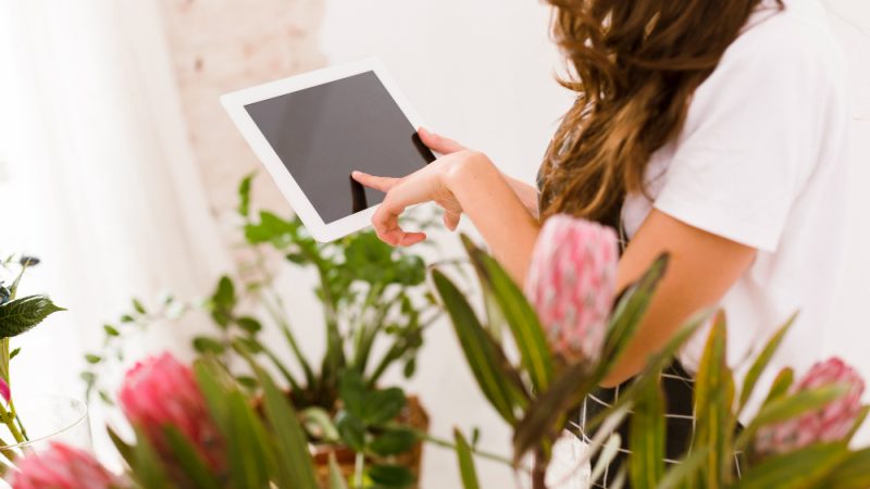 Come trasformare il tuo salotto in un giardino con un fioraio online